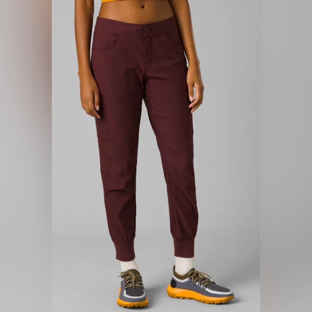 Prana | Halle Jogger II Cargo Stretch Pant | Cacao/Maroon | Size 8